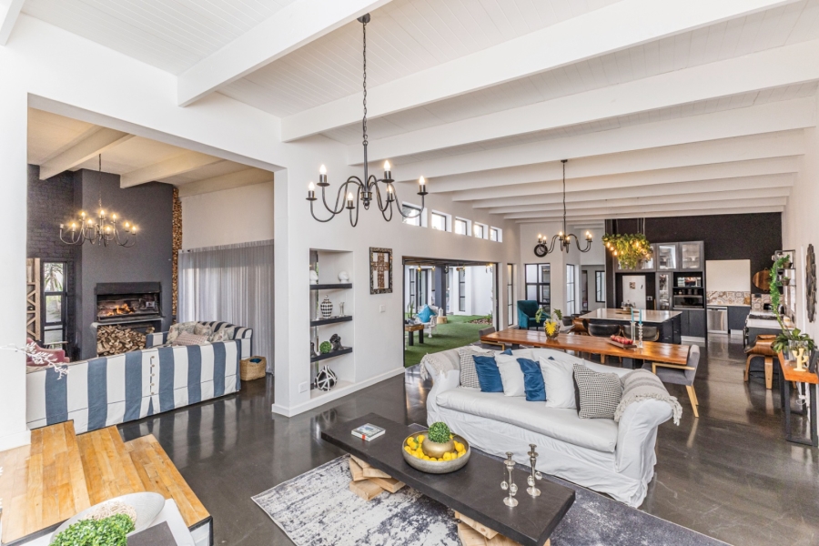 5 Bedroom Property for Sale in Mikro Park Western Cape